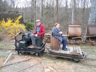 Der Bremswagen mit Mathias und seiner Mutter