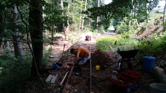 verschrauben der Gleise