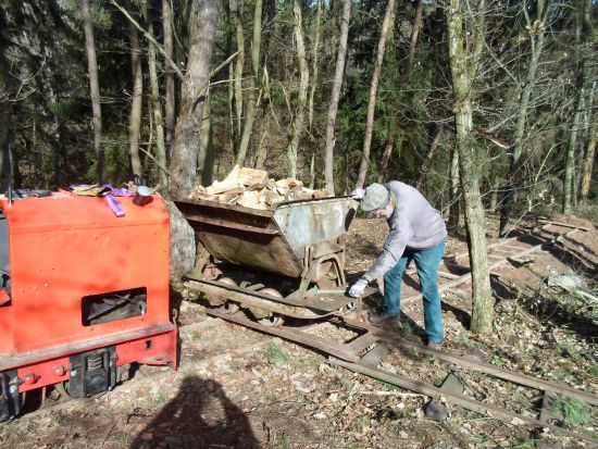 Holzlore wird gedreht