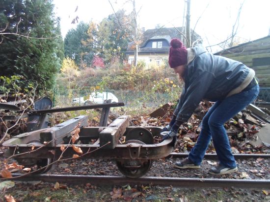 Patrizia holt die Lore