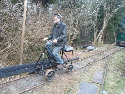 Vater kurz vor der Steigungsstrecke