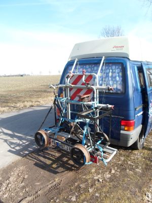 Schienenfahrrad auf dem Wohnmobil