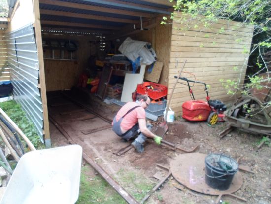 Gleis in den Schuppen