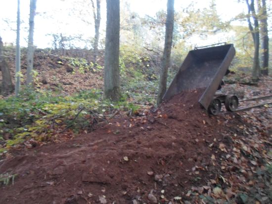 Aufsch&uuml;tten an der Stra&szlig;e