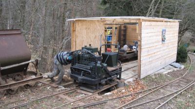 Der Oli vor dem Lokschuppen